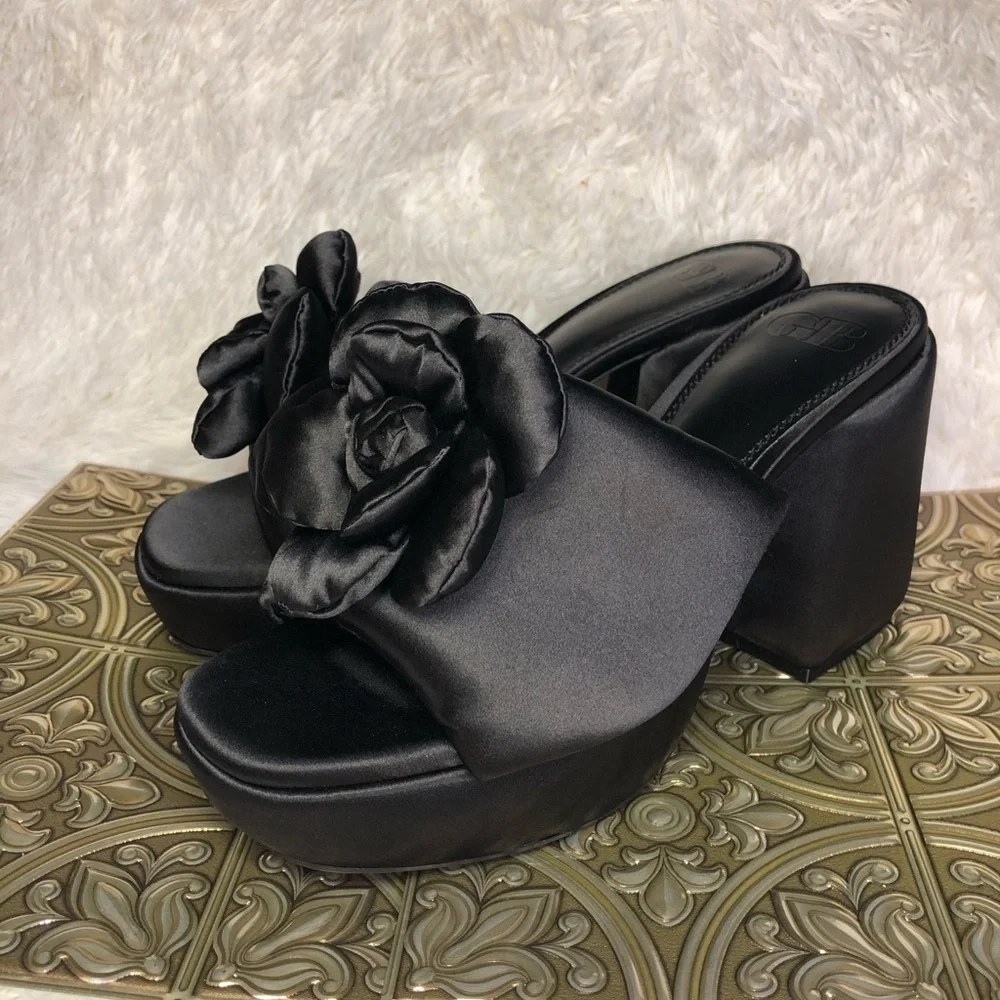 Gianni Bini Black Satin Floral Platform Shoes size 7.5 NWOT